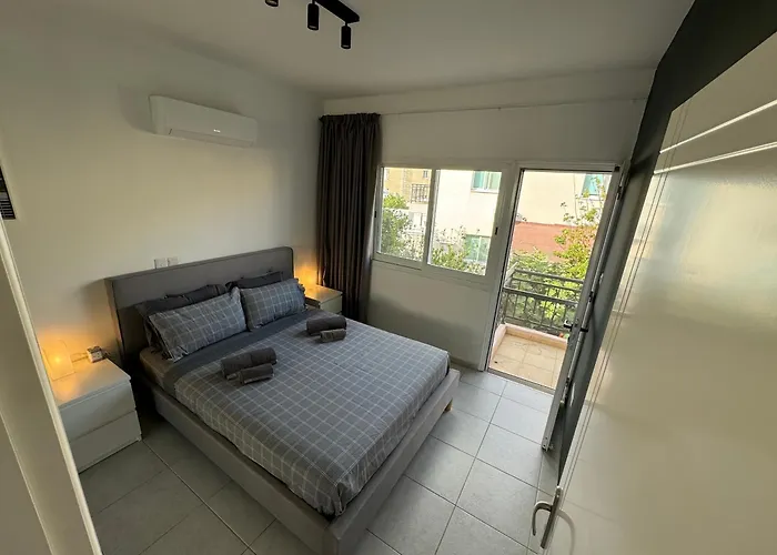 Elite Escapes Roof Terrace Apartment - Kato Paphos